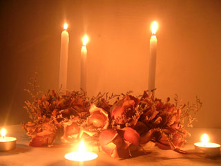Dried Woodroses wreath with candles